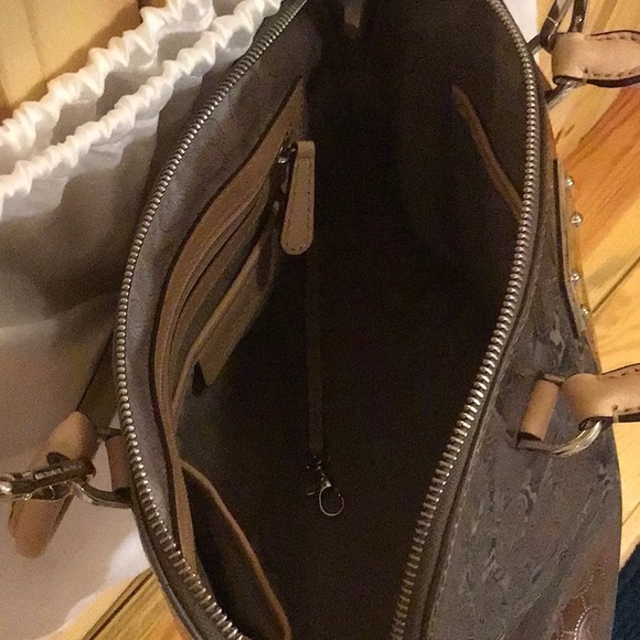 Almost new only a few uses with original bag - Picture 5 of 9